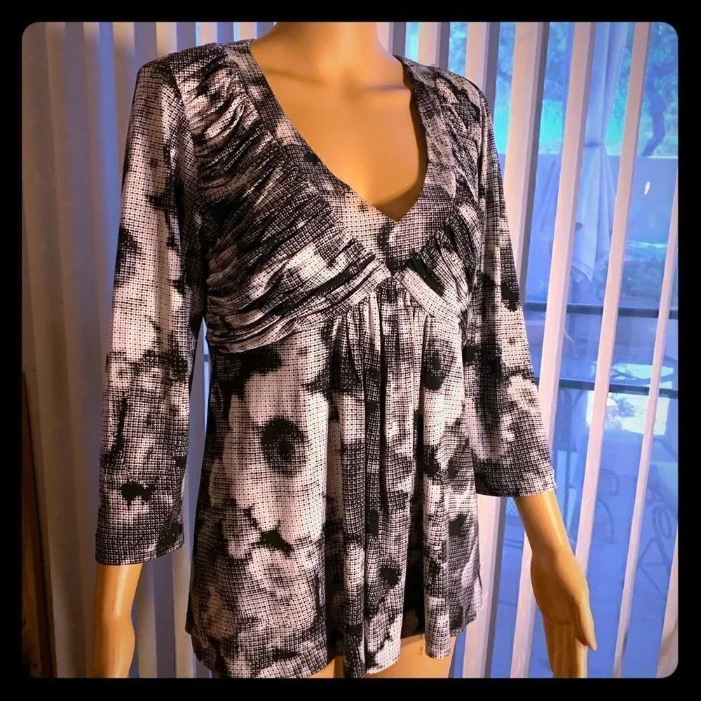 Calvin Klein Black White V Neck Side Zipper Gathered Bust Flowing Woman’s Top